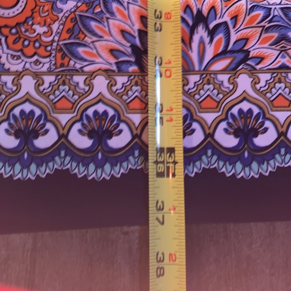 R&K Vibrant Women’s form fitting size Lg - Picture 9 of 9